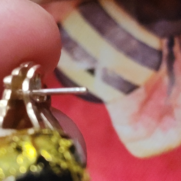 Vintage Silver gold Floral Clip-On Earrings. - Picture 11 of 12